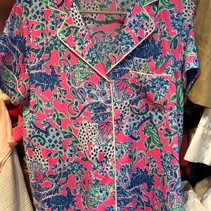 Lilly Pulitzer Small Vibrant Retro Tropical Print Loungwear
Top